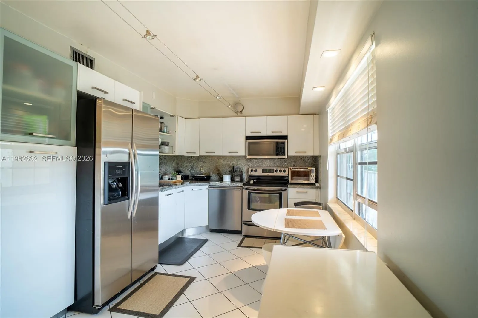 3510 Oaks Way 408, Pompano Beach, Florida 33069, Pompano Beach, Florida 33069, 3 Bedrooms Bedrooms, ,2 BathroomsBathrooms,Residential,For Sale,3510 Oaks Way 408, Pompano Beach, Florida 33069,A11962332