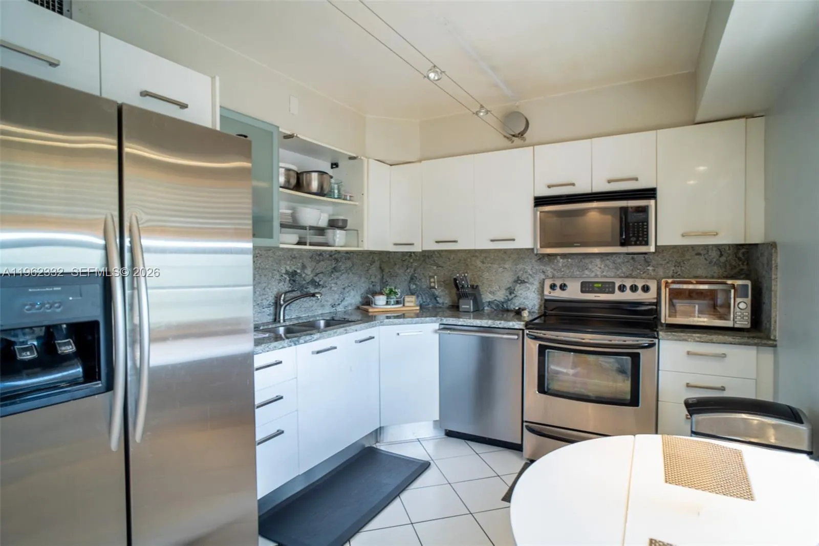 3510 Oaks Way 408, Pompano Beach, Florida 33069, Pompano Beach, Florida 33069, 3 Bedrooms Bedrooms, ,2 BathroomsBathrooms,Residential,For Sale,3510 Oaks Way 408, Pompano Beach, Florida 33069,A11962332