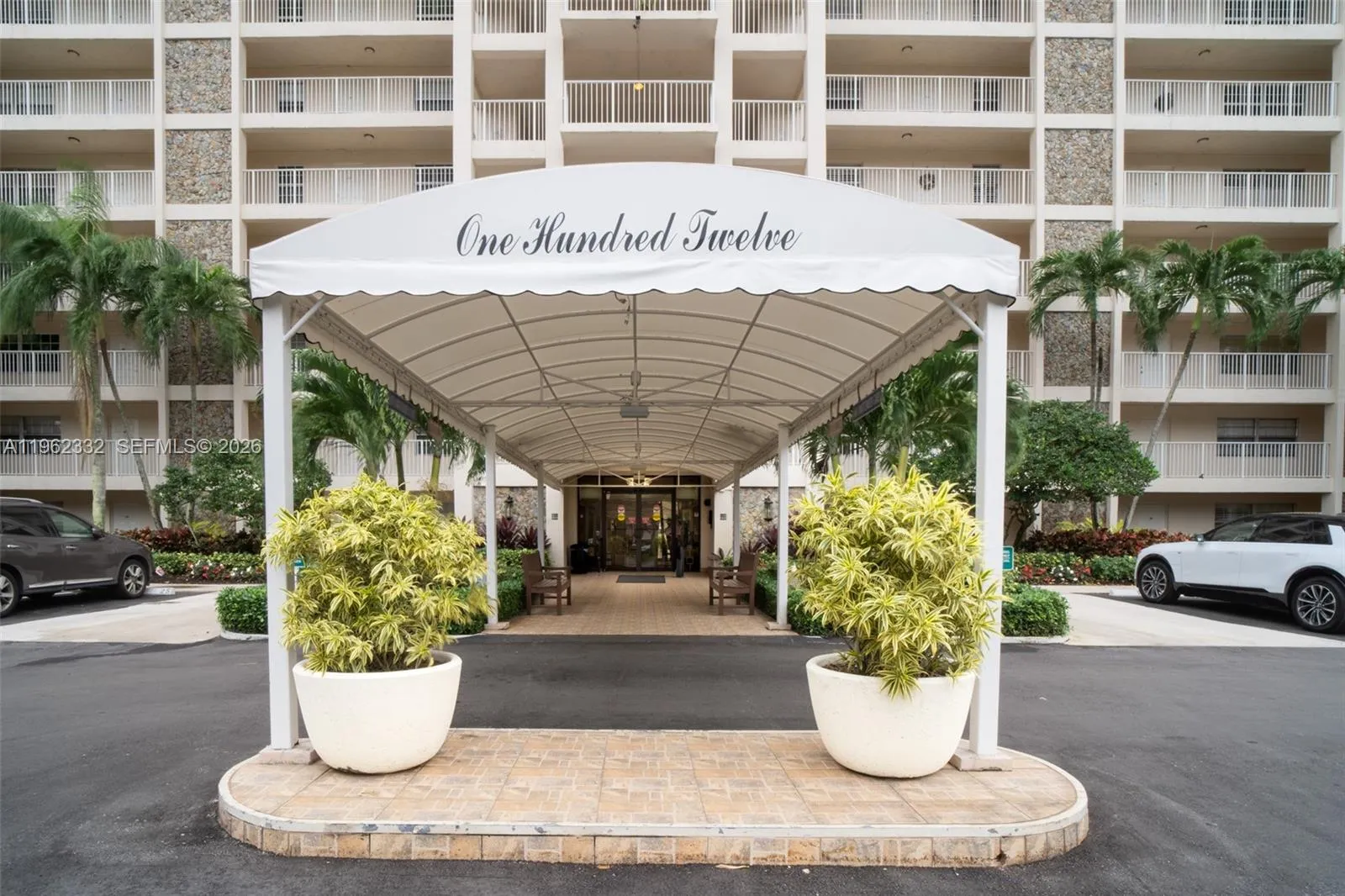 3510 Oaks Way 408, Pompano Beach, Florida 33069, Pompano Beach, Florida 33069, 3 Bedrooms Bedrooms, ,2 BathroomsBathrooms,Residential,For Sale,3510 Oaks Way 408, Pompano Beach, Florida 33069,A11962332