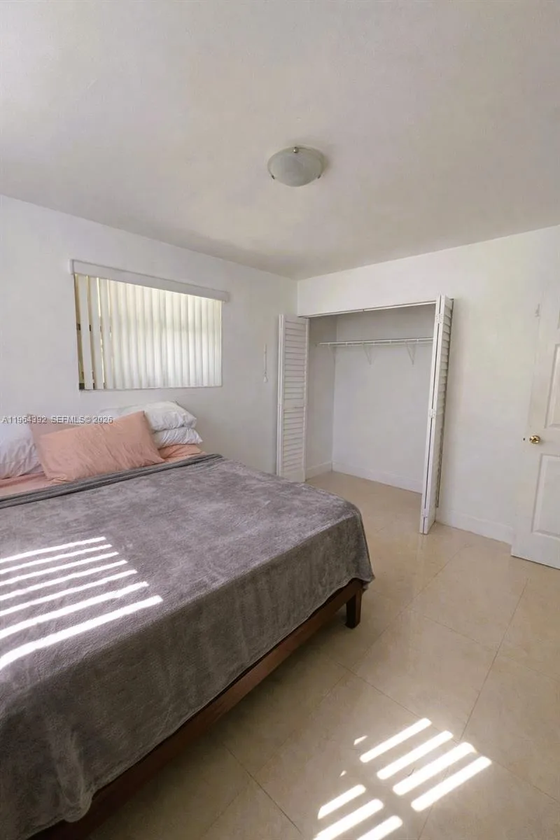 Bedroom 2 11\' x 12\'