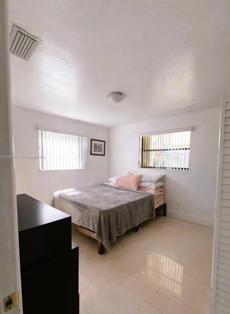 Bedroom 2 11\' x 12\'