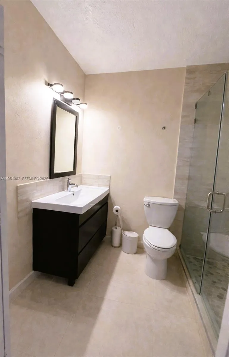 Master Bath 9\" x 8.3\"