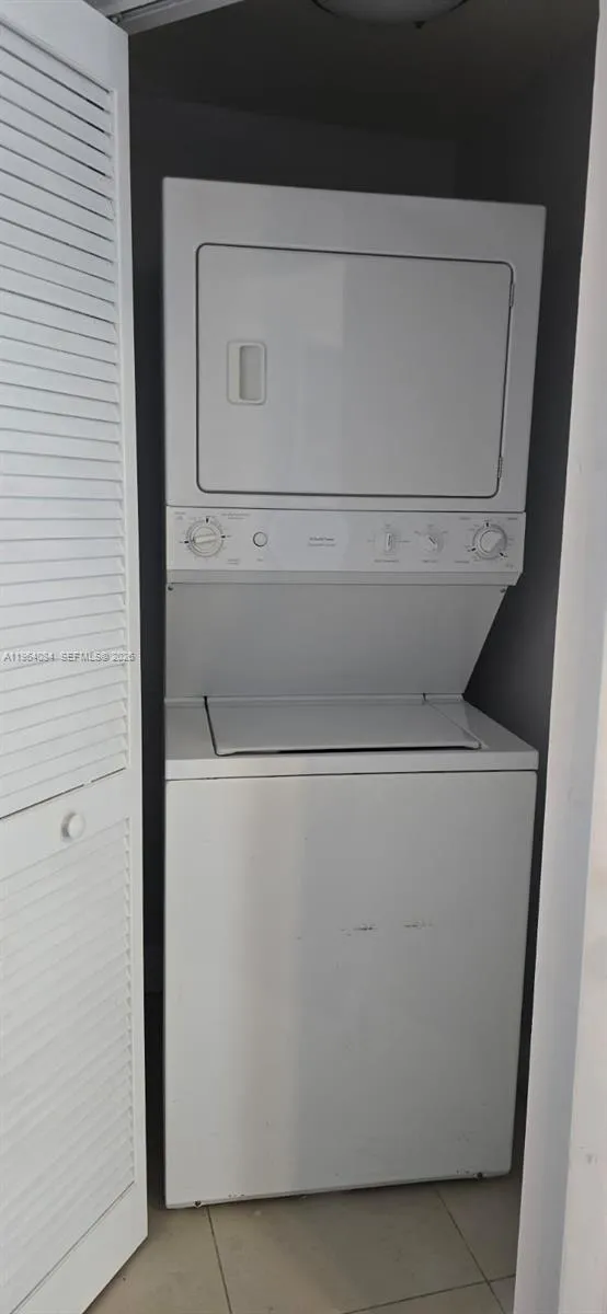 7280 Sw 90th St 601, Miami, Florida 33156, Miami, Florida 33156, 2 Bedrooms Bedrooms, ,2 BathroomsBathrooms,Residential,For Sale,7280 Sw 90th St 601, Miami, Florida 33156,A11964084