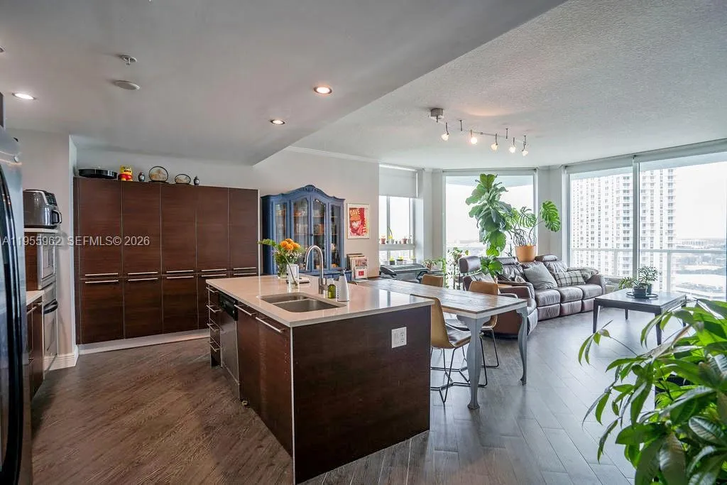 1900 N Bayshore Dr 2018, Miami, Florida 33132, Miami, Florida 33132, 2 Bedrooms Bedrooms, ,2 BathroomsBathrooms,Residential,For Sale,1900 N Bayshore Dr 2018, Miami, Florida 33132,A11955962