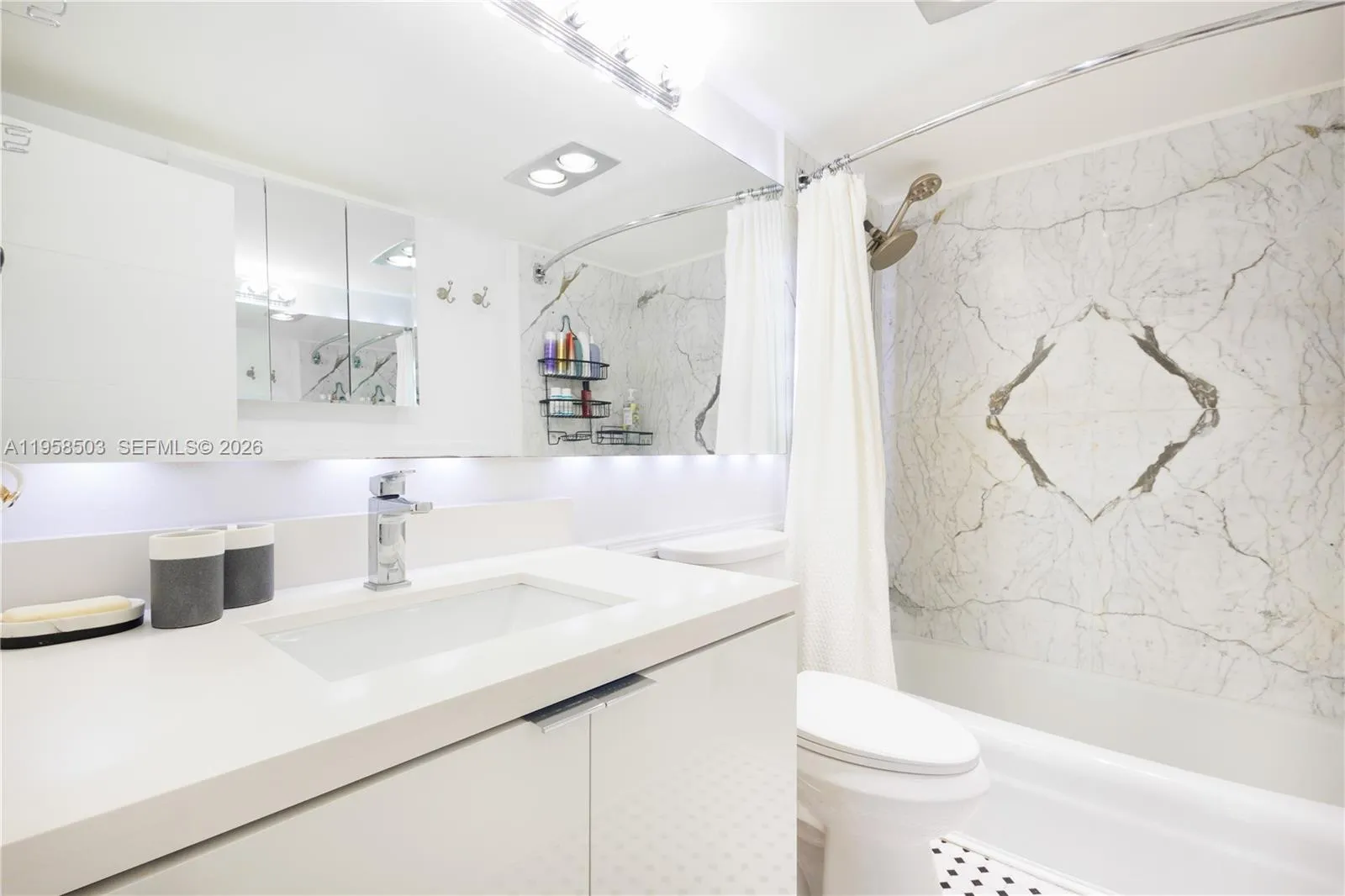 177 Ocean Lane Dr 302, Key Biscayne, Florida 33149, Key Biscayne, Florida 33149, 1 Bedroom Bedrooms, ,1 BathroomBathrooms,Residential,For Sale,177 Ocean Lane Dr 302, Key Biscayne, Florida 33149,A11958503