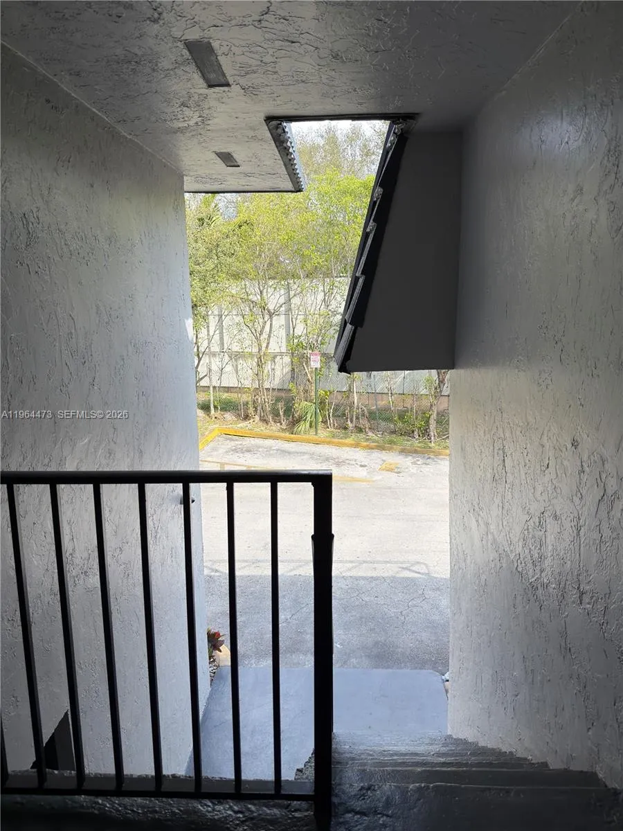 8009 W 6th Ave H, Hialeah, Florida 33014, Hialeah, Florida 33014, 3 Bedrooms Bedrooms, ,2 BathroomsBathrooms,Residential Lease,For Rent,8009 W 6th Ave H, Hialeah, Florida 33014,A11964473