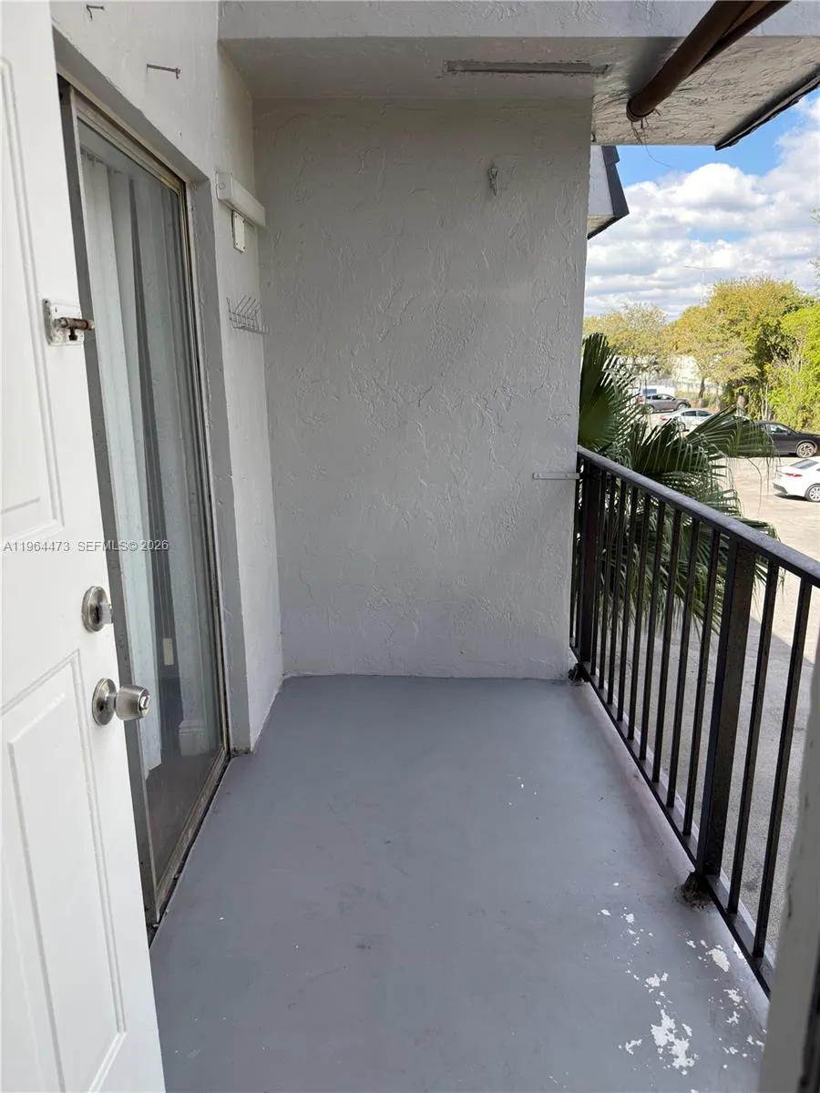 8009 W 6th Ave H, Hialeah, Florida 33014, Hialeah, Florida 33014, 3 Bedrooms Bedrooms, ,2 BathroomsBathrooms,Residential Lease,For Rent,8009 W 6th Ave H, Hialeah, Florida 33014,A11964473