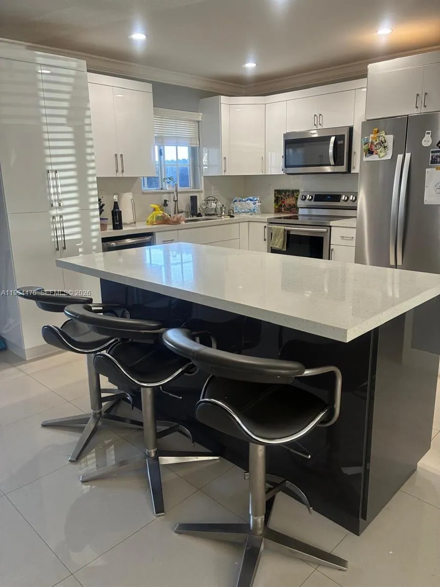 9425 Nw 114th Ln 3, Hialeah Gardens, Florida 33018, Hialeah Gardens, Florida 33018, 2 Bedrooms Bedrooms, ,1 BathroomBathrooms,Residential,For Sale,9425 Nw 114th Ln 3, Hialeah Gardens, Florida 33018,A11964476