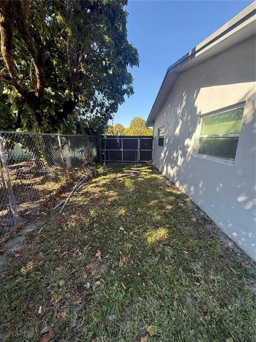 310 Ne 38th St, Deerfield Beach, Florida 33064, Deerfield Beach, Florida 33064, ,Residential Income,For Sale,310 Ne 38th St, Deerfield Beach, Florida 33064,A11964445