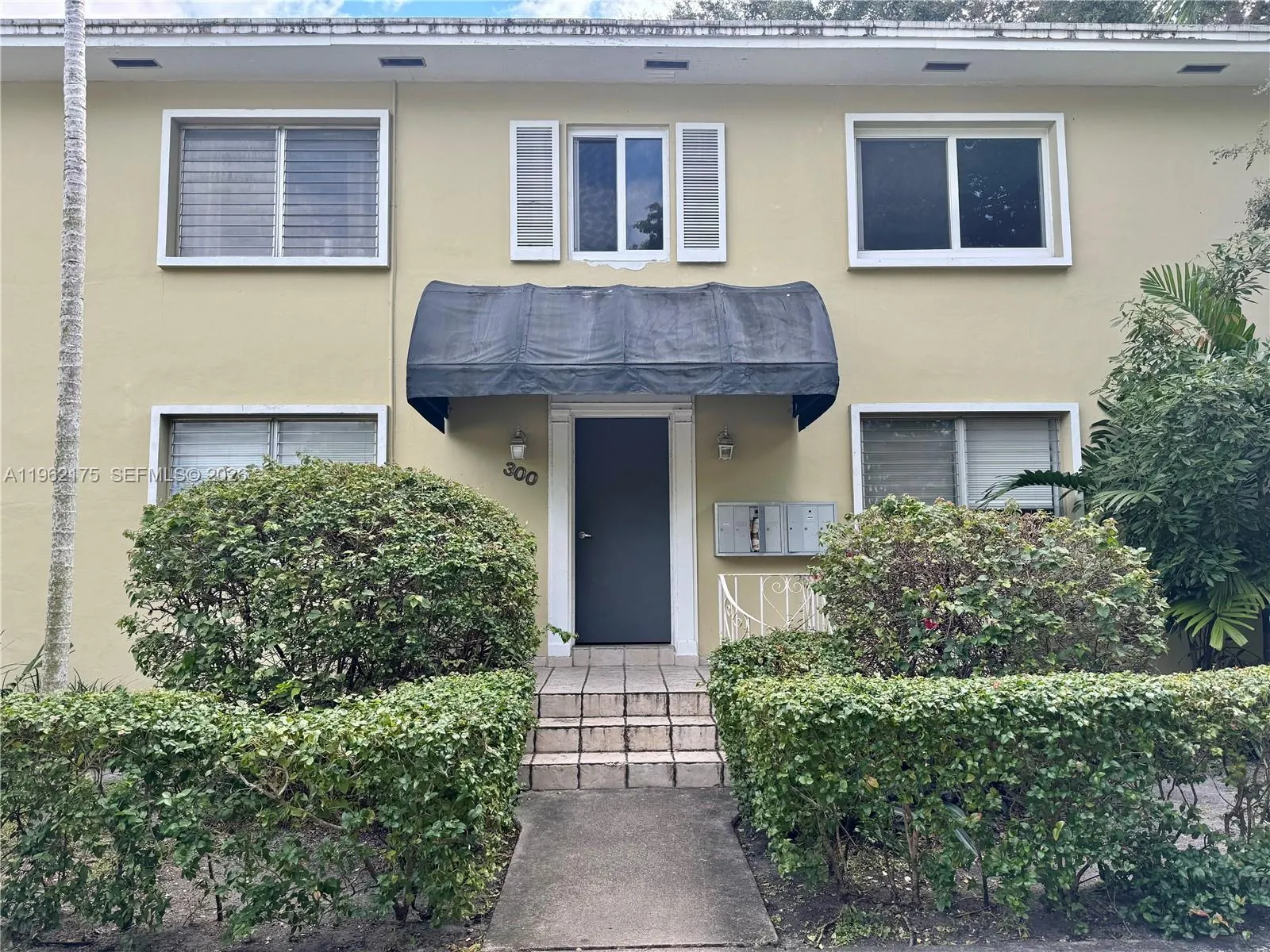 300 Mendoza Ave 2, Coral Gables, Florida 33134, Coral Gables, Florida 33134, 2 Bedrooms Bedrooms, ,1 BathroomBathrooms,Residential Lease,For Rent,300 Mendoza Ave 2, Coral Gables, Florida 33134,A11962175