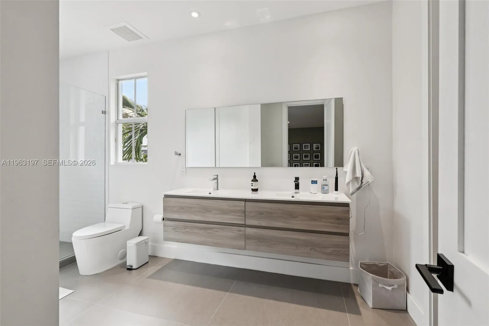 Miami, Florida 33143, 5 Bedrooms Bedrooms, ,4 BathroomsBathrooms,Residential Lease,For Rent,A11963197