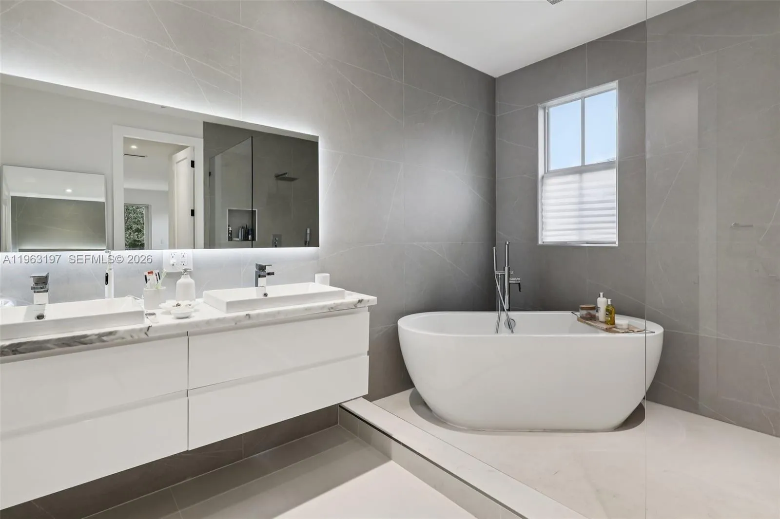 Miami, Florida 33143, 5 Bedrooms Bedrooms, ,4 BathroomsBathrooms,Residential Lease,For Rent,A11963197