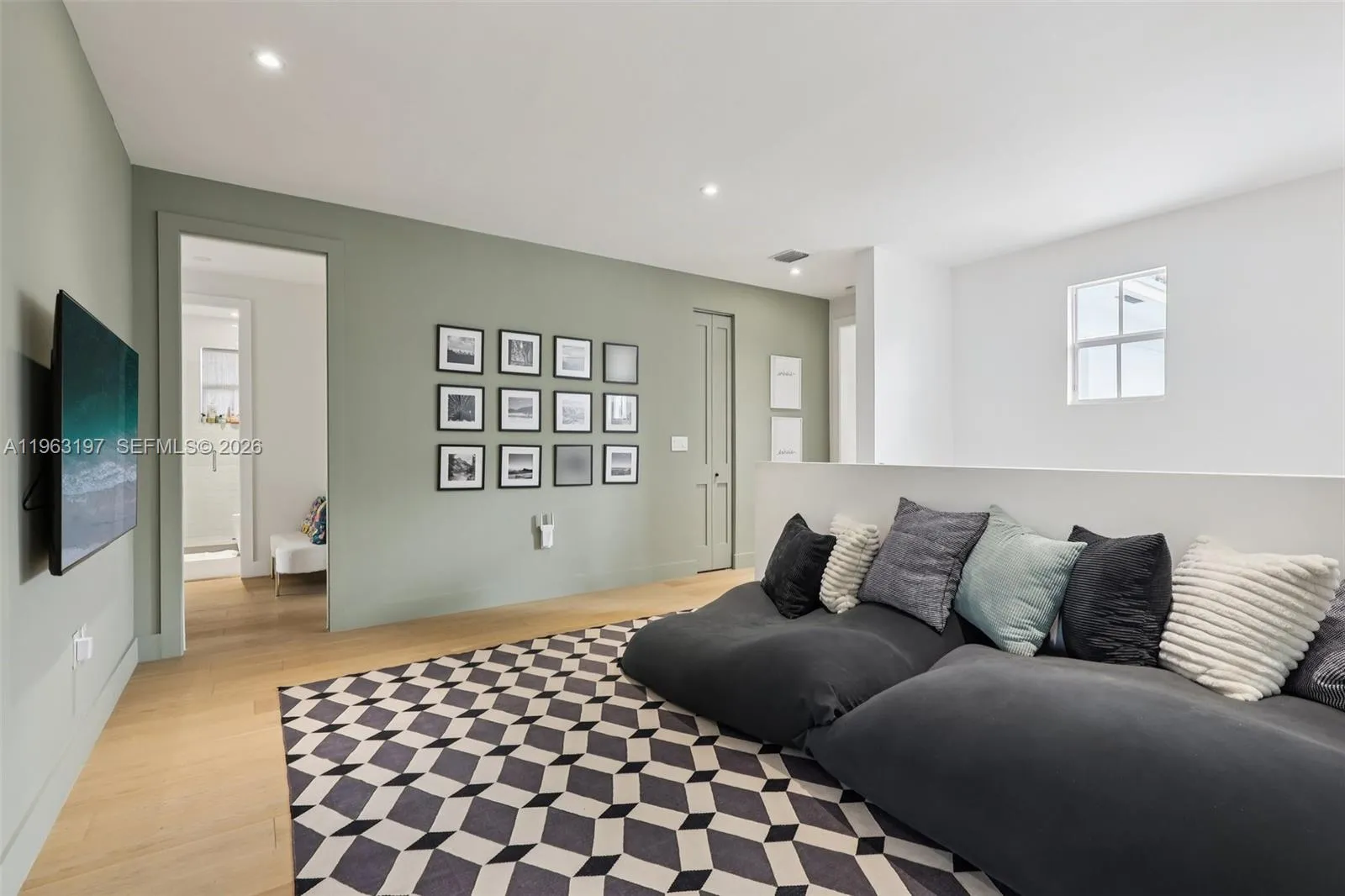 Miami, Florida 33143, 5 Bedrooms Bedrooms, ,4 BathroomsBathrooms,Residential Lease,For Rent,A11963197