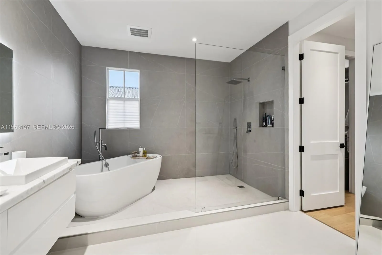 Miami, Florida 33143, 5 Bedrooms Bedrooms, ,4 BathroomsBathrooms,Residential Lease,For Rent,A11963197