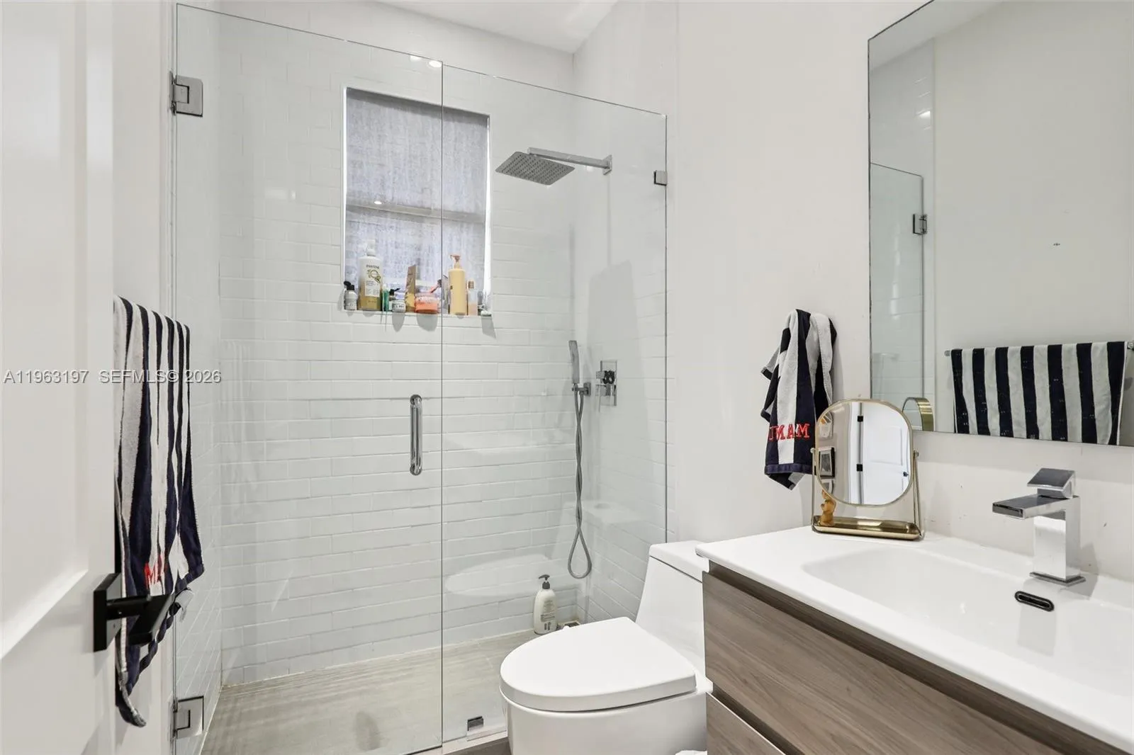 Miami, Florida 33143, 5 Bedrooms Bedrooms, ,4 BathroomsBathrooms,Residential Lease,For Rent,A11963197