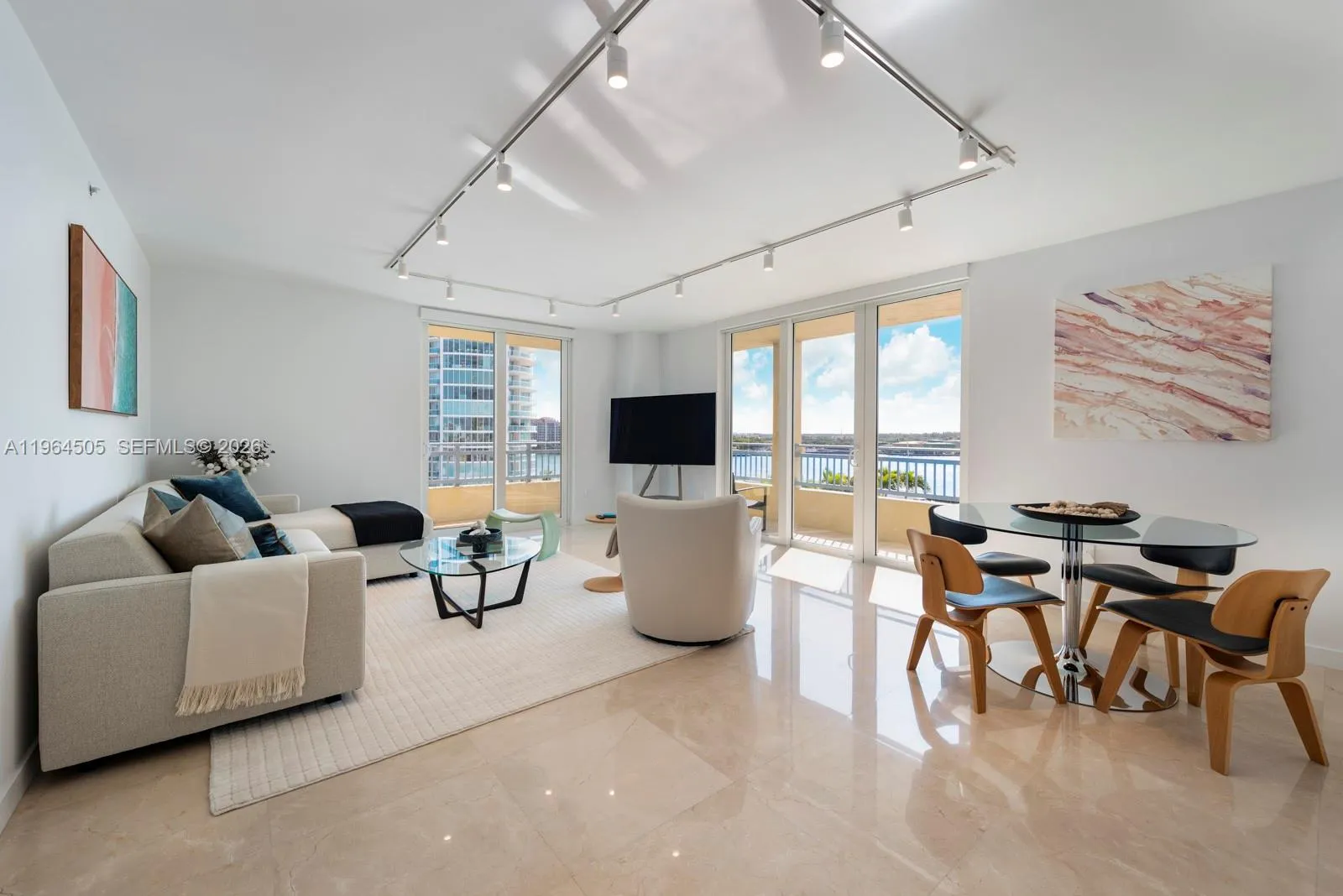 90 Alton Rd 902, Miami Beach, Florida 33139, Miami Beach, Florida 33139, 2 Bedrooms Bedrooms, ,2 BathroomsBathrooms,Residential,For Sale,90 Alton Rd 902, Miami Beach, Florida 33139,A11964505