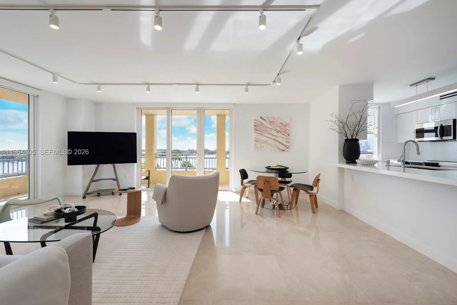 90 Alton Rd 902, Miami Beach, Florida 33139, Miami Beach, Florida 33139, 2 Bedrooms Bedrooms, ,2 BathroomsBathrooms,Residential,For Sale,90 Alton Rd 902, Miami Beach, Florida 33139,A11964505