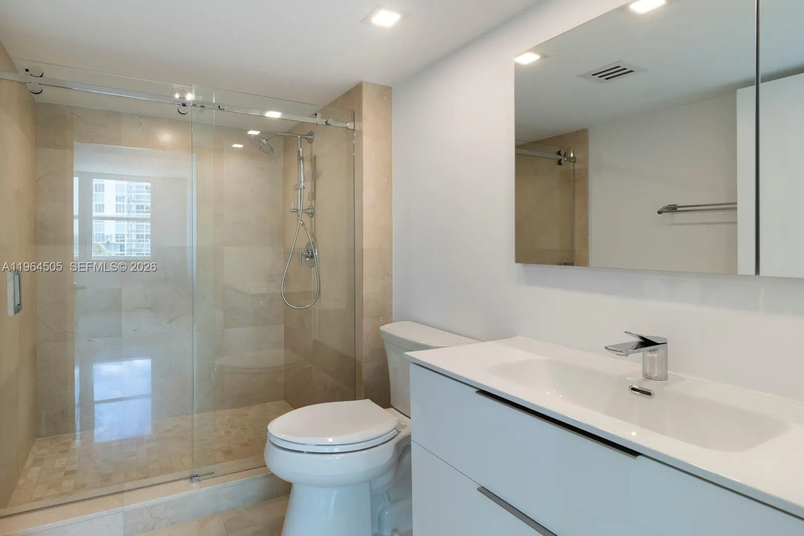 90 Alton Rd 902, Miami Beach, Florida 33139, Miami Beach, Florida 33139, 2 Bedrooms Bedrooms, ,2 BathroomsBathrooms,Residential,For Sale,90 Alton Rd 902, Miami Beach, Florida 33139,A11964505