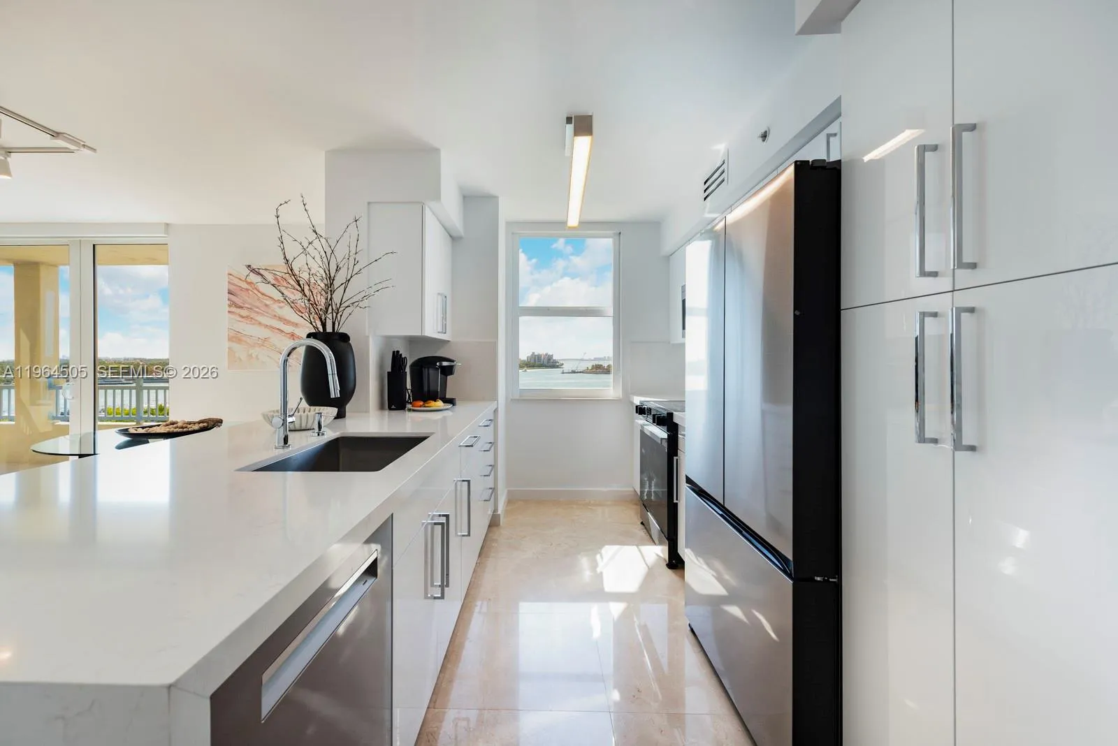 90 Alton Rd 902, Miami Beach, Florida 33139, Miami Beach, Florida 33139, 2 Bedrooms Bedrooms, ,2 BathroomsBathrooms,Residential,For Sale,90 Alton Rd 902, Miami Beach, Florida 33139,A11964505