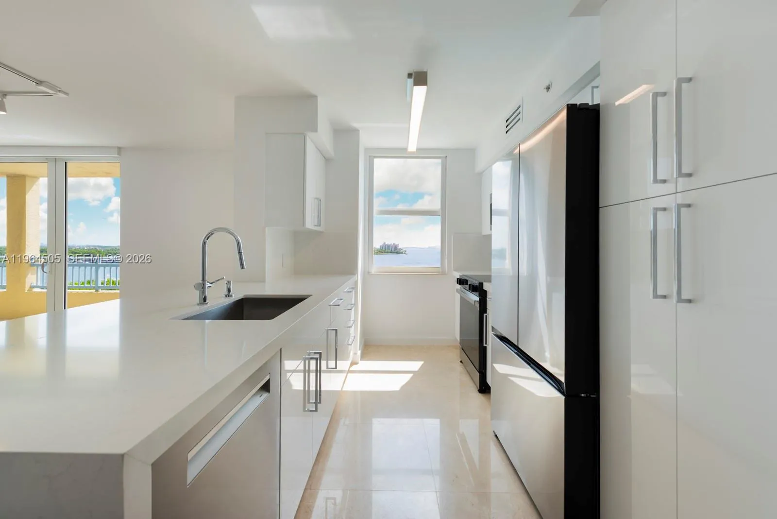 90 Alton Rd 902, Miami Beach, Florida 33139, Miami Beach, Florida 33139, 2 Bedrooms Bedrooms, ,2 BathroomsBathrooms,Residential,For Sale,90 Alton Rd 902, Miami Beach, Florida 33139,A11964505
