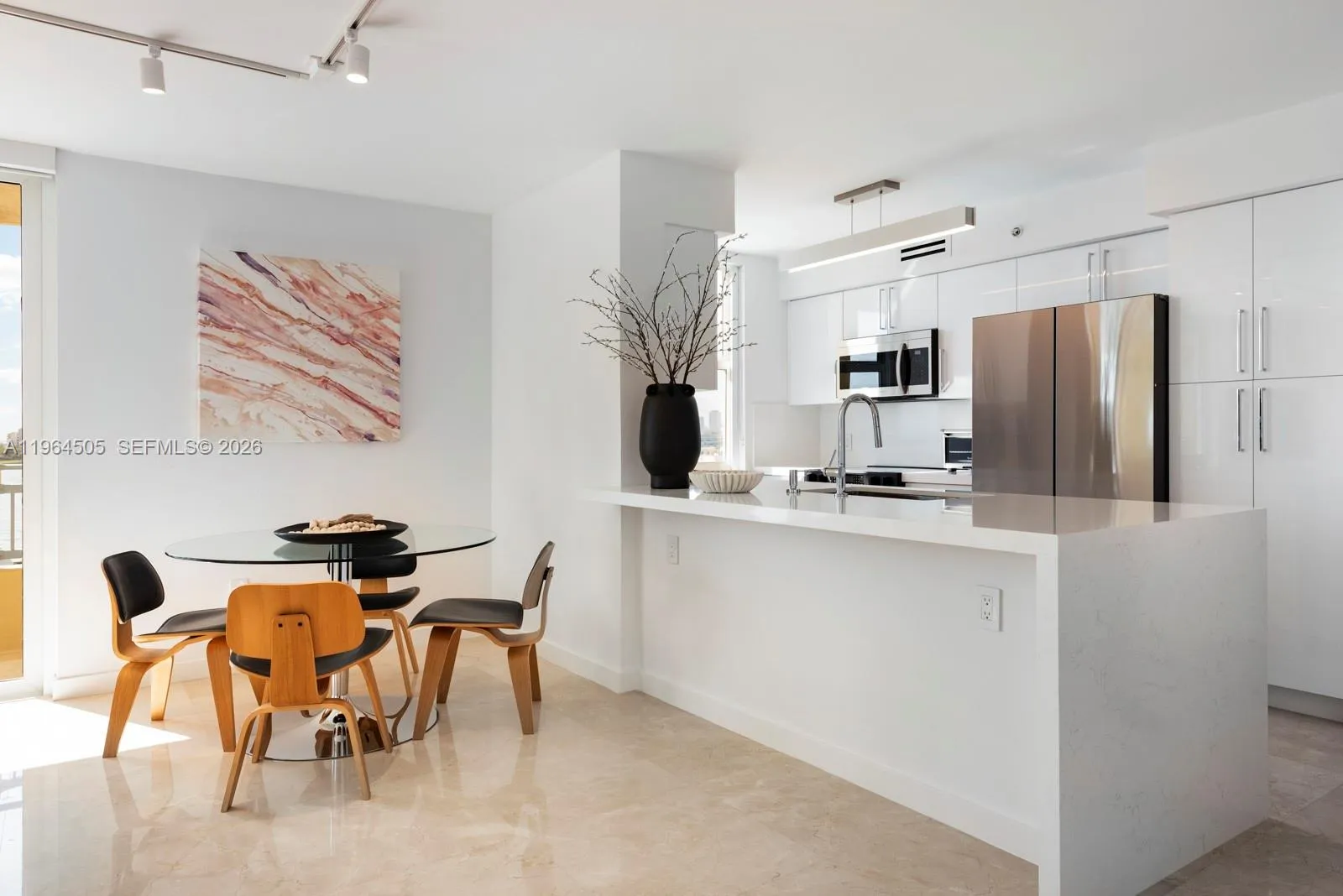90 Alton Rd 902, Miami Beach, Florida 33139, Miami Beach, Florida 33139, 2 Bedrooms Bedrooms, ,2 BathroomsBathrooms,Residential,For Sale,90 Alton Rd 902, Miami Beach, Florida 33139,A11964505