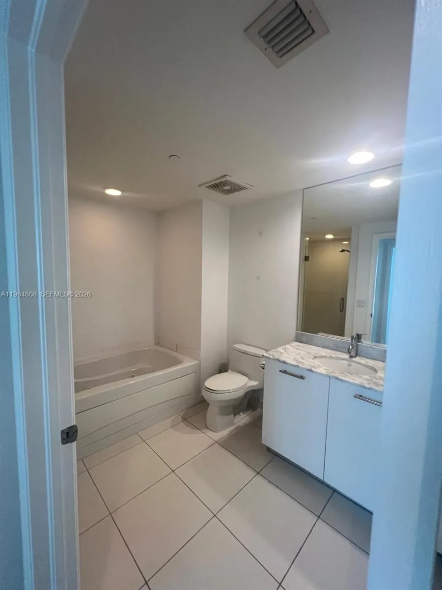 500 Brickell Ave 2904, Miami, Florida 33131, Miami, Florida 33131, 1 Bedroom Bedrooms, ,1 BathroomBathrooms,Residential Lease,For Rent,500 Brickell Ave 2904, Miami, Florida 33131,A11964608