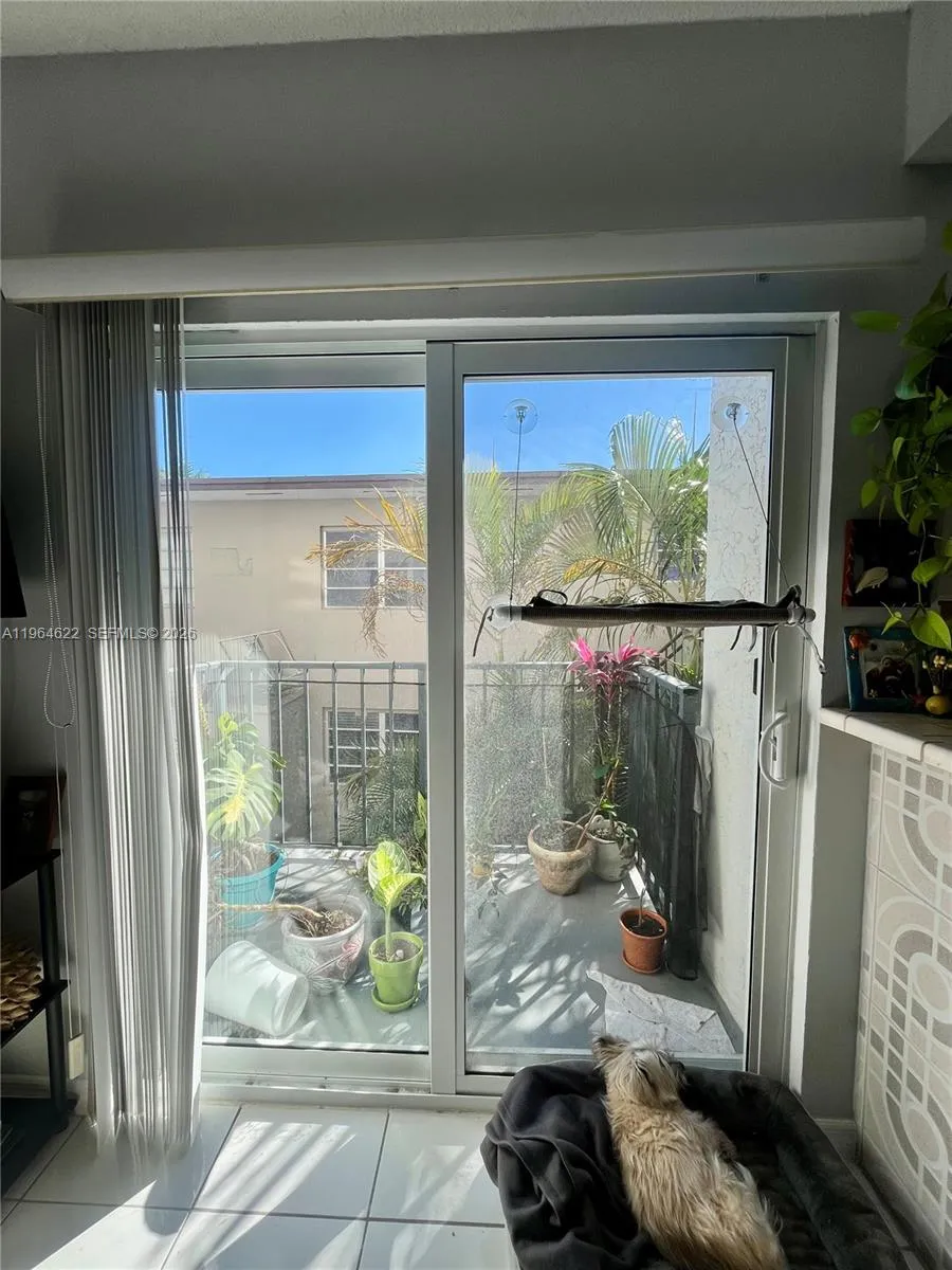 1960 Marseille Dr 204, Miami Beach, Florida 33141, Miami Beach, Florida 33141, 2 Bedrooms Bedrooms, ,2 BathroomsBathrooms,Residential Lease,For Rent,1960 Marseille Dr 204, Miami Beach, Florida 33141,A11964622