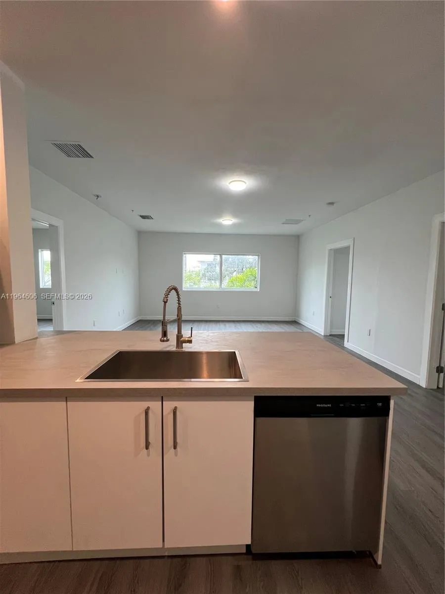 2311 Nw 22nd Ave 405, Miami, Florida 33142, Miami, Florida 33142, 2 Bedrooms Bedrooms, ,2 BathroomsBathrooms,Residential Lease,For Rent,2311 Nw 22nd Ave 405, Miami, Florida 33142,A11964606