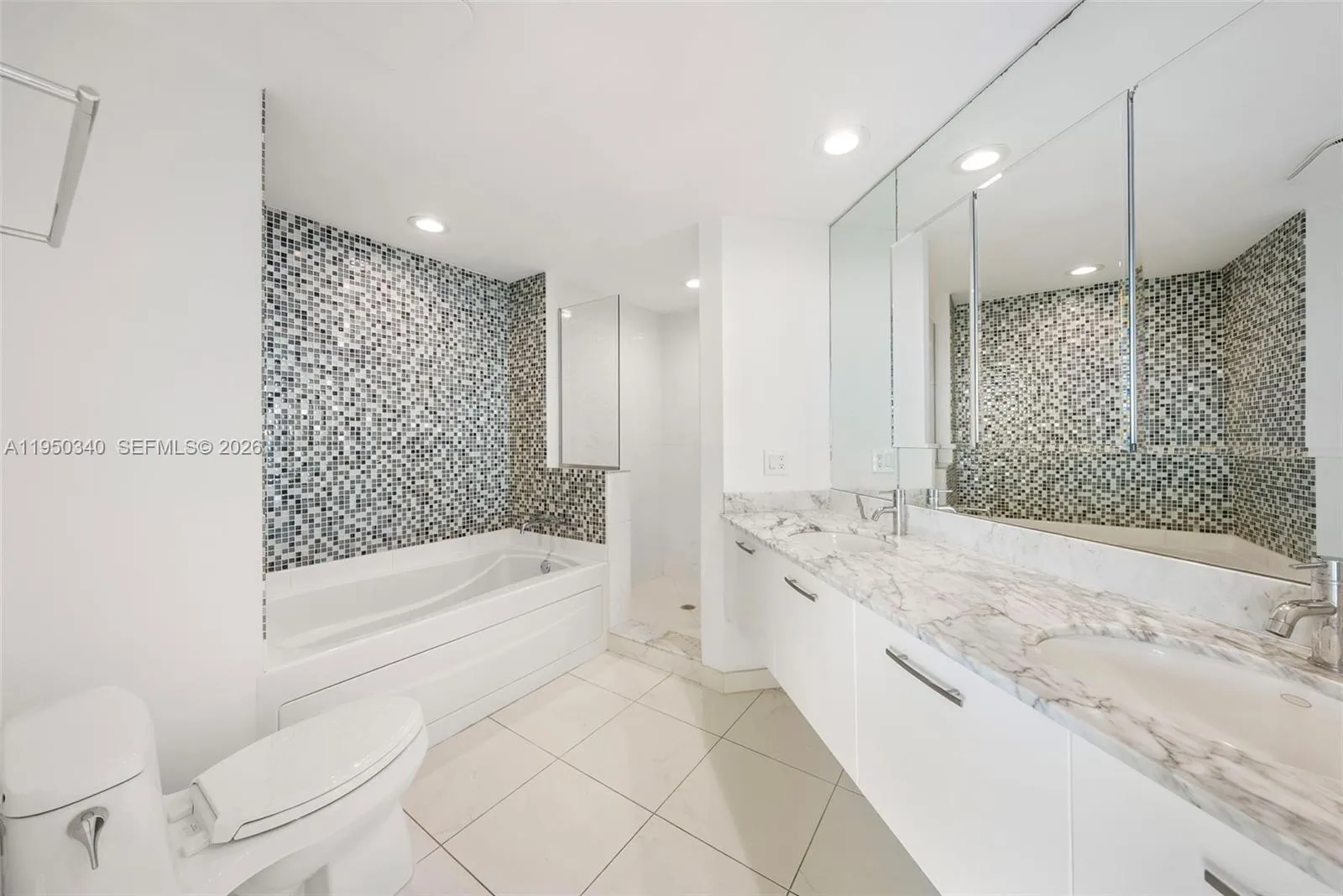 500 Brickell Ave 2901, Miami, Florida 33131, Miami, Florida 33131, 3 Bedrooms Bedrooms, ,3 BathroomsBathrooms,Residential,For Sale,500 Brickell Ave 2901, Miami, Florida 33131,A11950340