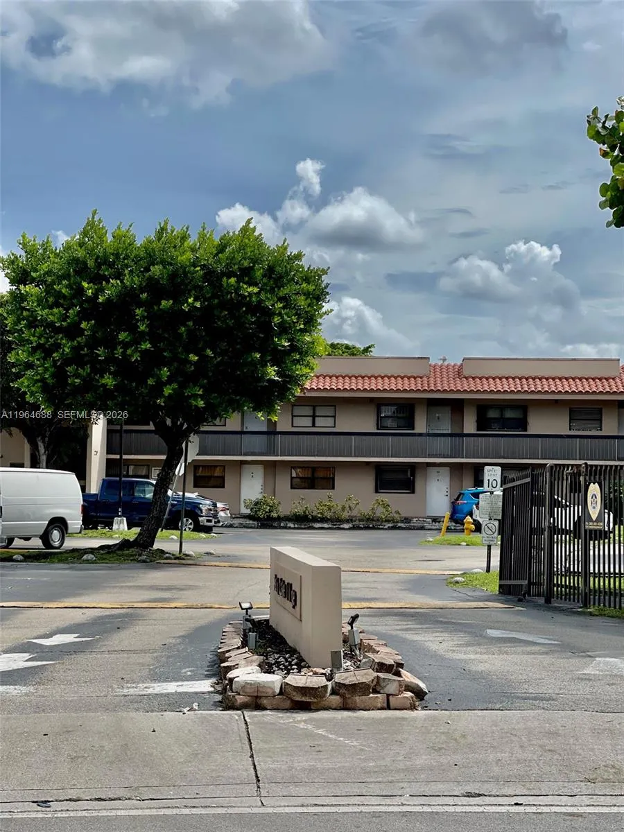 200 W Park Dr 207-1, Miami, Florida 33172, Miami, Florida 33172, 2 Bedrooms Bedrooms, ,2 BathroomsBathrooms,Residential Lease,For Rent,200 W Park Dr 207-1, Miami, Florida 33172,A11964688