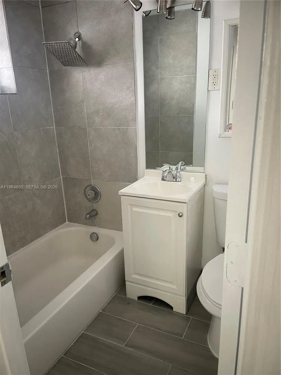 1784 Normandy Dr 4, Miami Beach, Florida 33141, Miami Beach, Florida 33141, 1 Bedroom Bedrooms, ,1 BathroomBathrooms,Residential Lease,For Rent,1784 Normandy Dr 4, Miami Beach, Florida 33141,A11964698