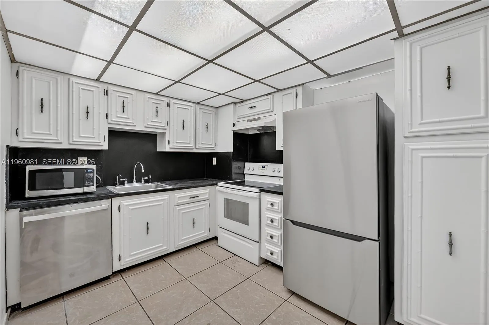 2655 Collins Ave 1502, Miami Beach, Florida 33140, Miami Beach, Florida 33140, 3 Bedrooms Bedrooms, ,2 BathroomsBathrooms,Residential,For Sale,2655 Collins Ave 1502, Miami Beach, Florida 33140,A11960981