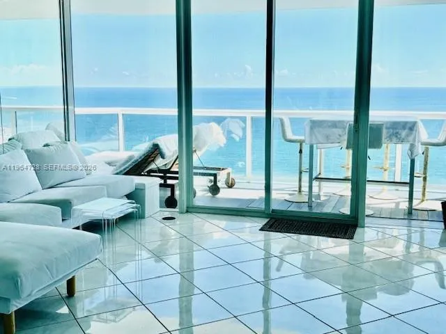 6301 Collins Ave 2802, Miami Beach, Florida 33141, Miami Beach, Florida 33141, 3 Bedrooms Bedrooms, ,3 BathroomsBathrooms,Residential Lease,For Rent,6301 Collins Ave 2802, Miami Beach, Florida 33141,A11964728