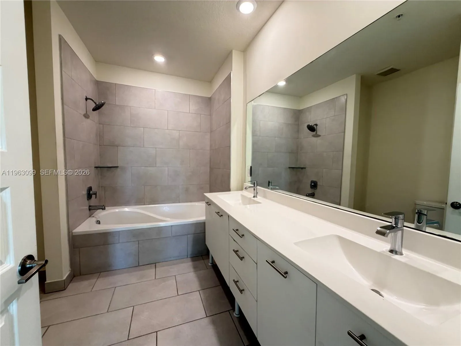 4640 Nw 84th Ave 47, Doral, Florida 33166, Doral, Florida 33166, 3 Bedrooms Bedrooms, ,2 BathroomsBathrooms,Residential Lease,For Rent,4640 Nw 84th Ave 47, Doral, Florida 33166,A11963099