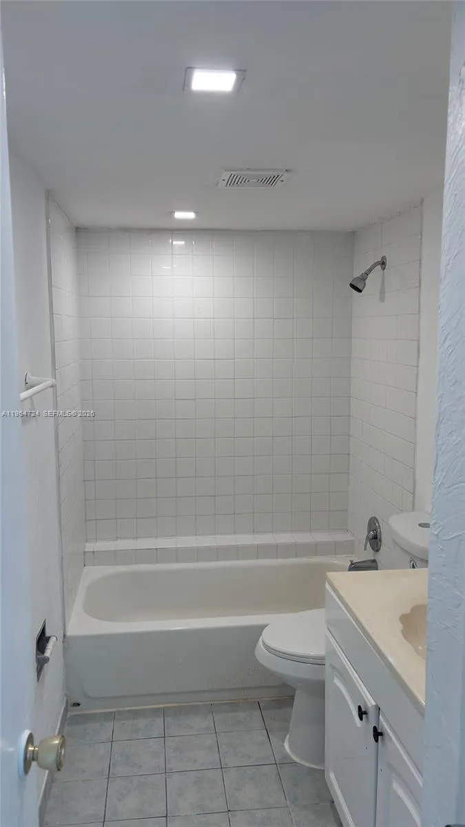 4200 Nw 3rd Ct 111, Plantation, Florida 33317, Plantation, Florida 33317, 2 Bedrooms Bedrooms, ,1 BathroomBathrooms,Residential Lease,For Rent,4200 Nw 3rd Ct 111, Plantation, Florida 33317,A11964724