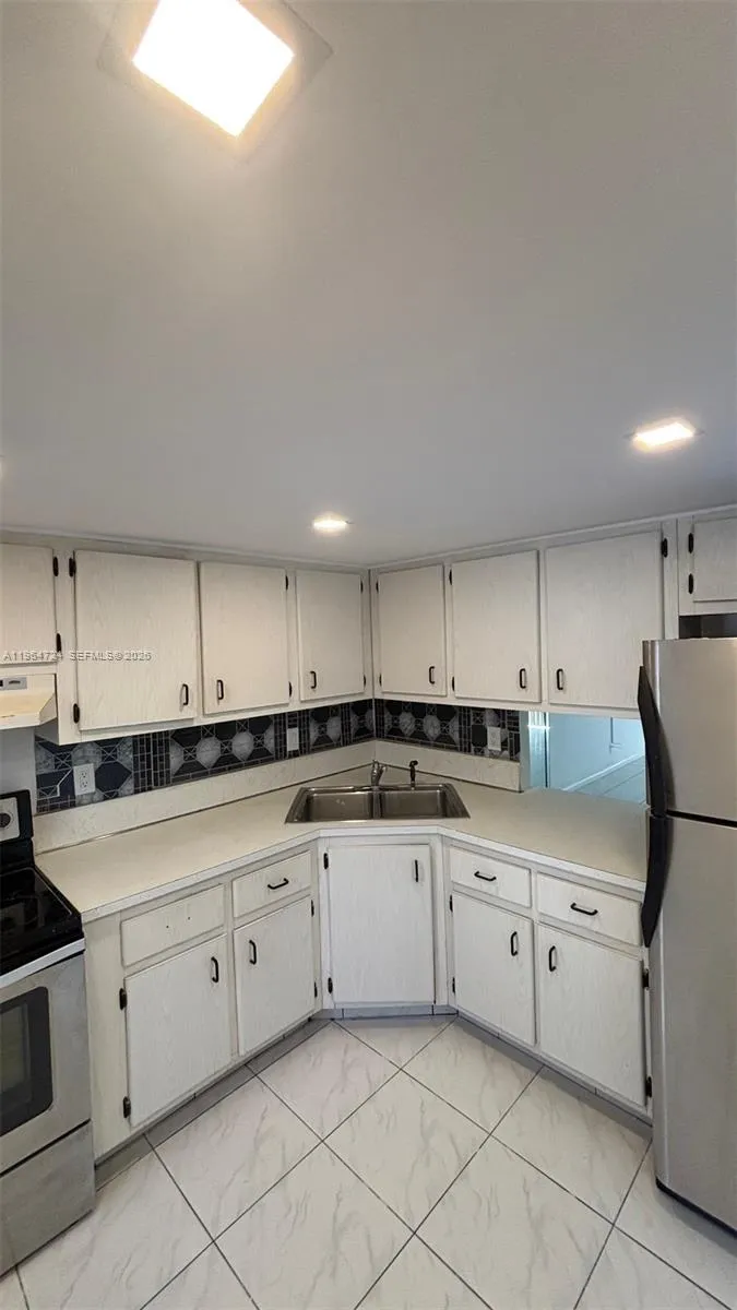 4200 Nw 3rd Ct 111, Plantation, Florida 33317, Plantation, Florida 33317, 2 Bedrooms Bedrooms, ,1 BathroomBathrooms,Residential Lease,For Rent,4200 Nw 3rd Ct 111, Plantation, Florida 33317,A11964724