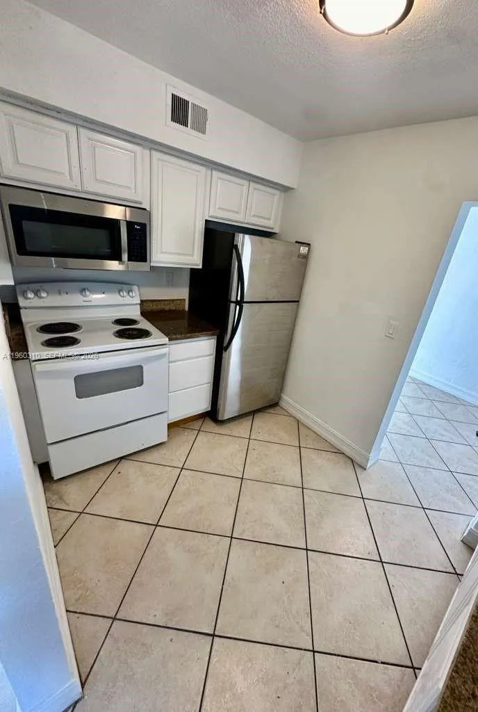8475 Sw 94th St 212e, Miami, Florida 33156, Miami, Florida 33156, 2 Bedrooms Bedrooms, ,1 BathroomBathrooms,Residential Lease,For Rent,8475 Sw 94th St 212e, Miami, Florida 33156,A11960310