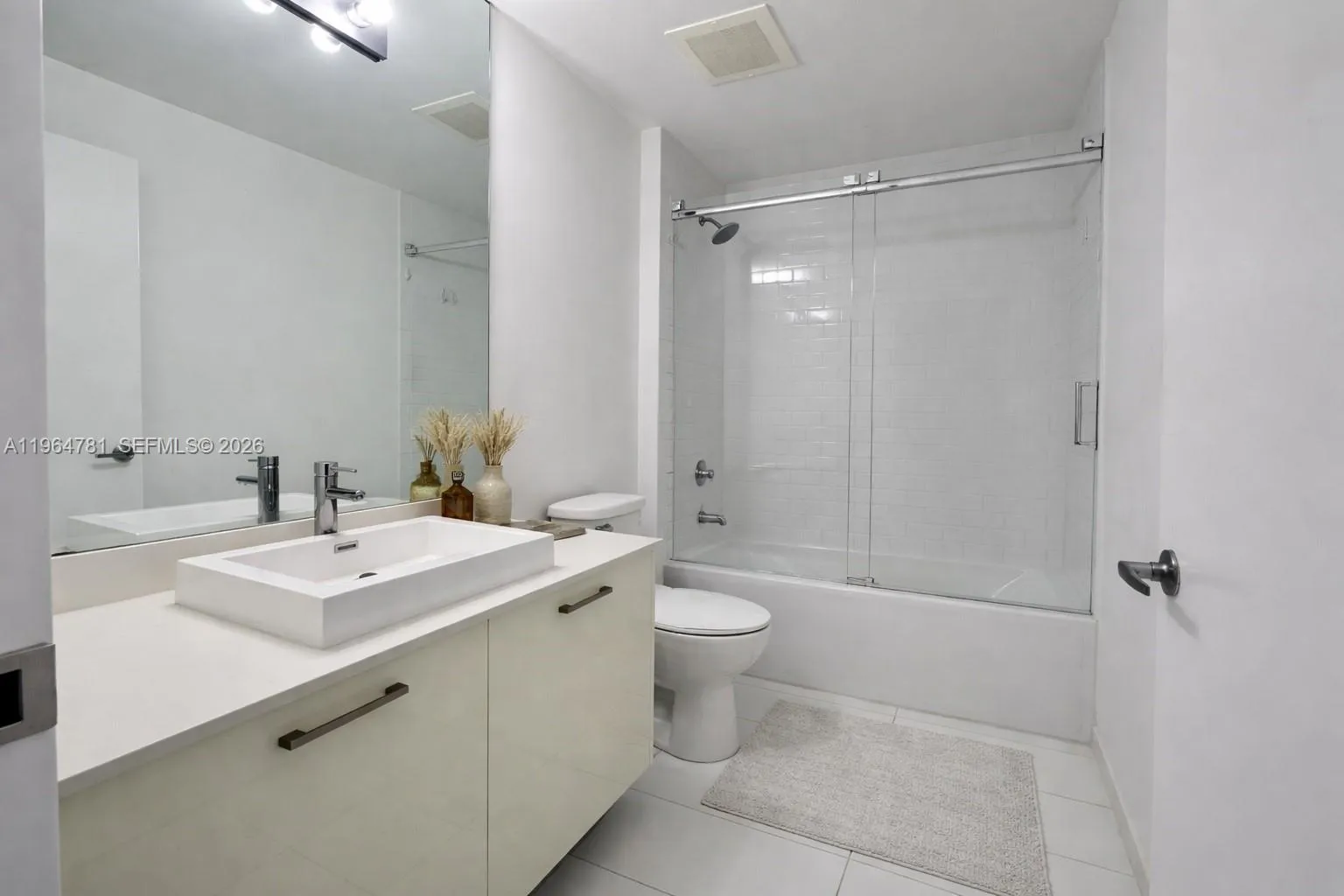 151 Se 1st St 1501, Miami, Florida 33131, Miami, Florida 33131, 2 Bedrooms Bedrooms, ,2 BathroomsBathrooms,Residential,For Sale,151 Se 1st St 1501, Miami, Florida 33131,A11964781