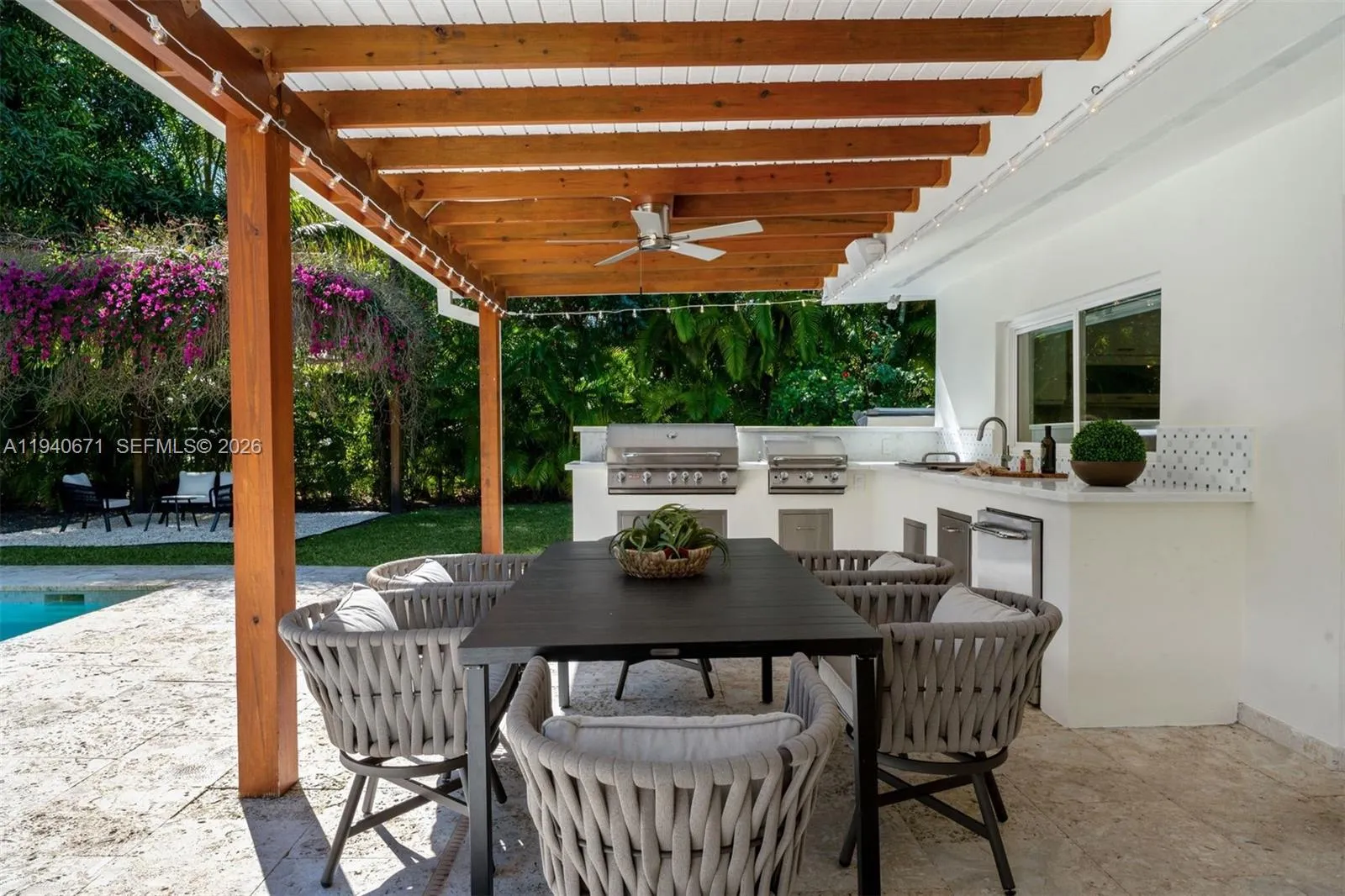 Dining al fresco with fully equipped summer kitchen