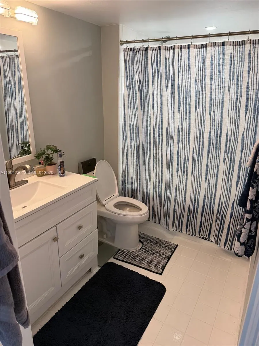Miami Beach, Florida 33139, 1 Bedroom Bedrooms, ,1 BathroomBathrooms,Residential,For Sale,A11964215
