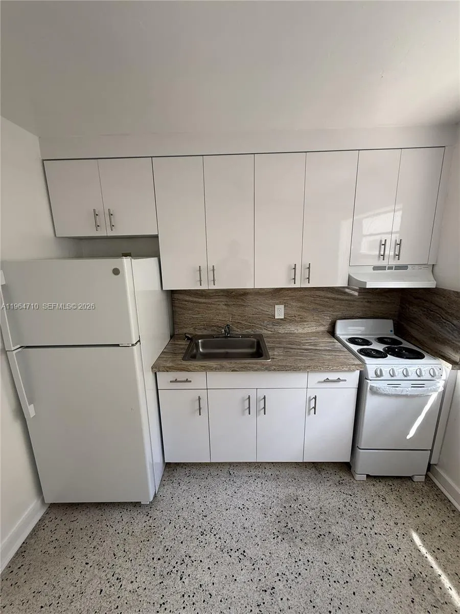926 Nw 5th St 2, Miami, Florida 33128, Miami, Florida 33128, 2 Bedrooms Bedrooms, ,1 BathroomBathrooms,Residential Lease,For Rent,926 Nw 5th St 2, Miami, Florida 33128,A11964710