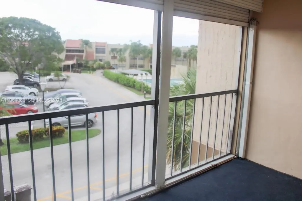 240 Lakeview Dr 306, Weston, Florida 33326, Weston, Florida 33326, 2 Bedrooms Bedrooms, ,2 BathroomsBathrooms,Residential Lease,For Rent,240 Lakeview Dr 306, Weston, Florida 33326,A11964860
