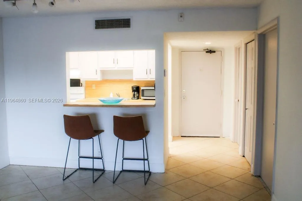 240 Lakeview Dr 306, Weston, Florida 33326, Weston, Florida 33326, 2 Bedrooms Bedrooms, ,2 BathroomsBathrooms,Residential Lease,For Rent,240 Lakeview Dr 306, Weston, Florida 33326,A11964860