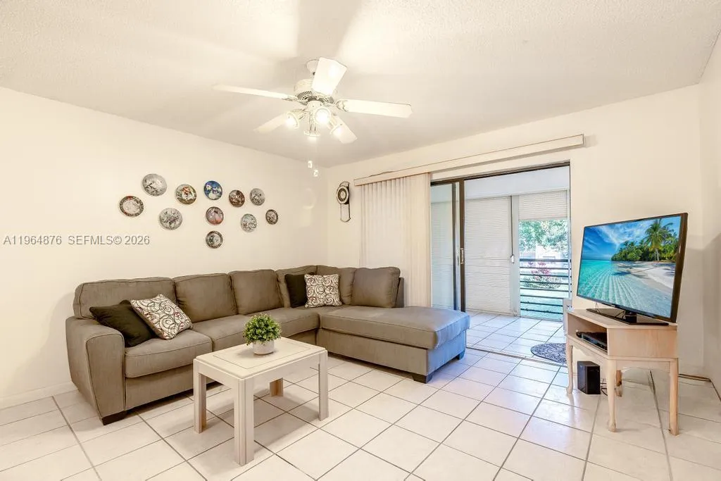 250 Gate Rd 257, Hollywood, Florida 33024, Hollywood, Florida 33024, 2 Bedrooms Bedrooms, ,2 BathroomsBathrooms,Residential,For Sale,250 Gate Rd 257, Hollywood, Florida 33024,A11964876