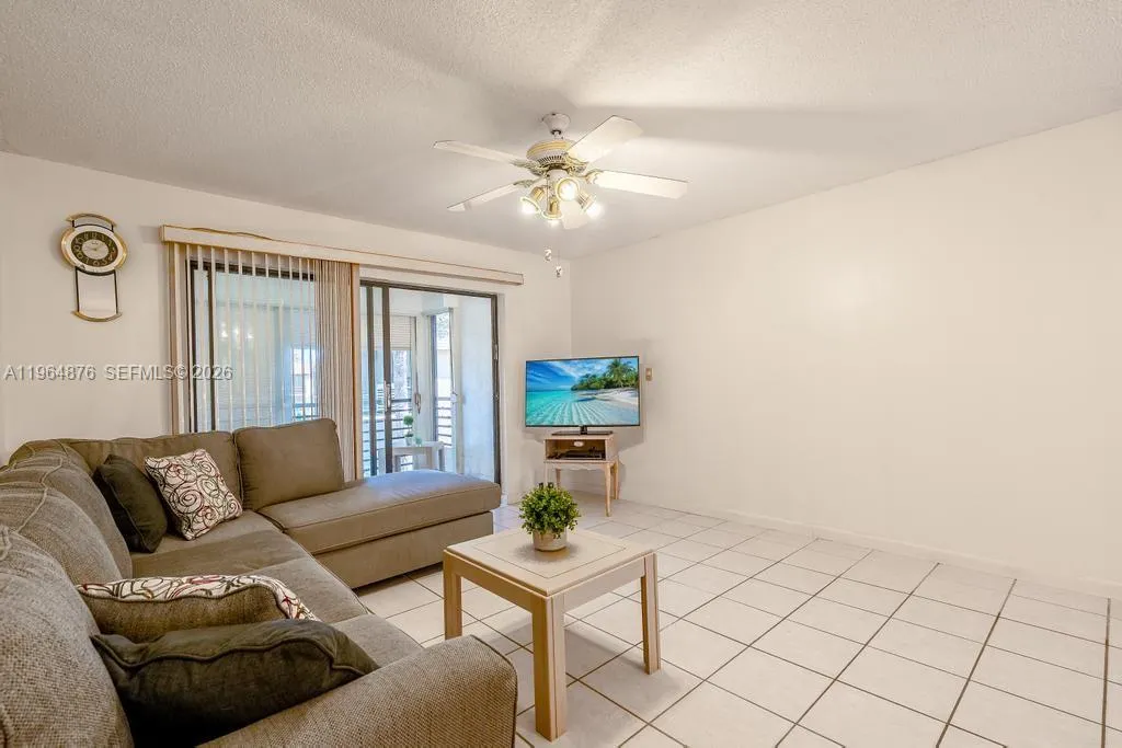 250 Gate Rd 257, Hollywood, Florida 33024, Hollywood, Florida 33024, 2 Bedrooms Bedrooms, ,2 BathroomsBathrooms,Residential,For Sale,250 Gate Rd 257, Hollywood, Florida 33024,A11964876