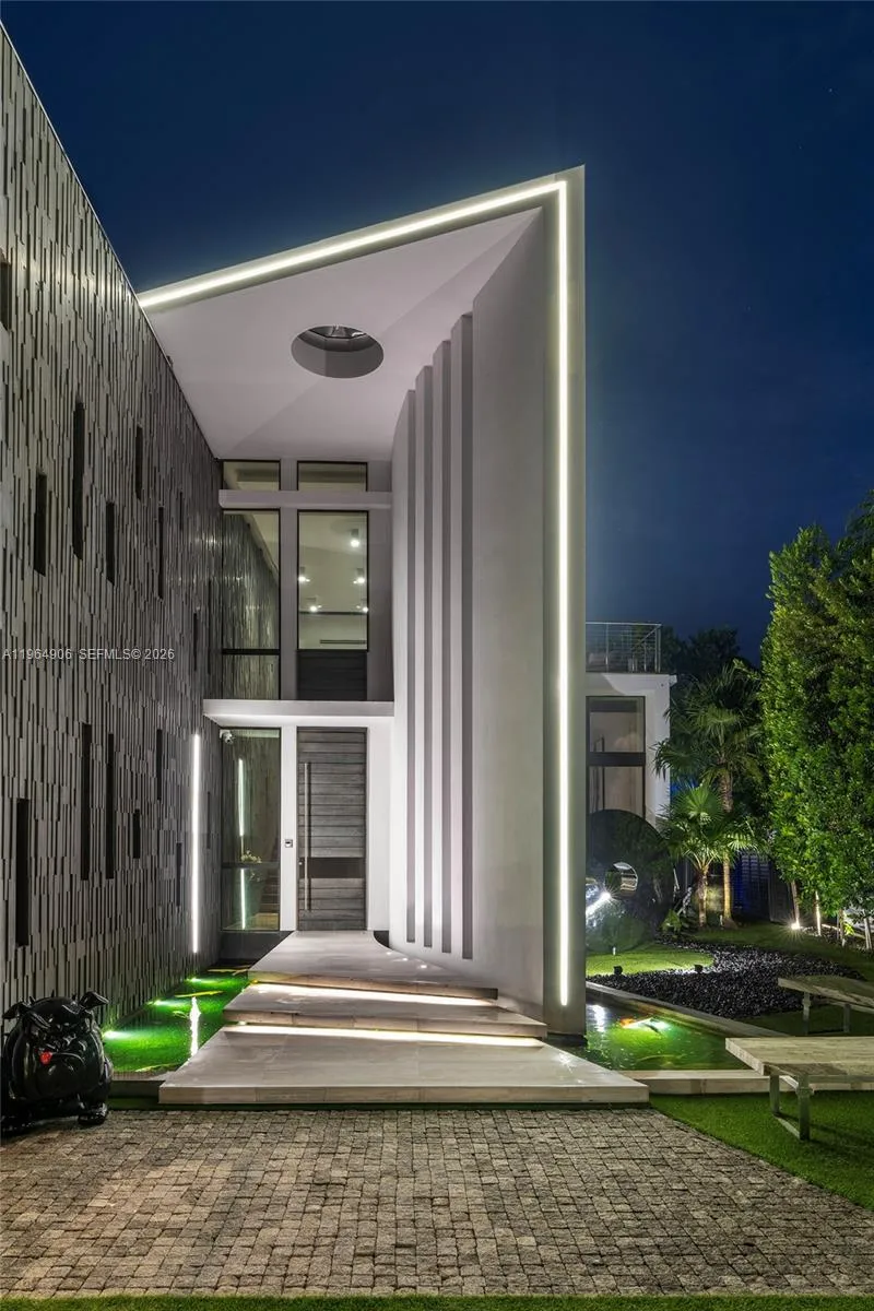 528 Lakeview Ct, Miami Beach, Florida 33140, Miami Beach, Florida 33140, 5 Bedrooms Bedrooms, ,7 BathroomsBathrooms,Residential Lease,For Rent,528 Lakeview Ct, Miami Beach, Florida 33140,A11964906