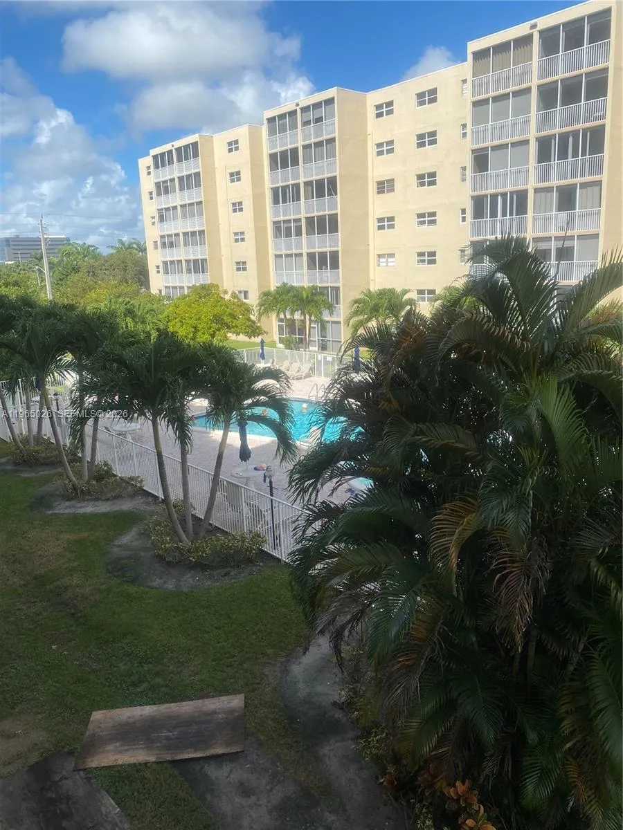 610 Ne 12th Ave 308, Hallandale Beach, Florida 330, Hallandale Beach, Florida 33009, 2 Bedrooms Bedrooms, ,2 BathroomsBathrooms,Residential,For Sale,610 Ne 12th Ave 308, Hallandale Beach, Florida 330,A11965026