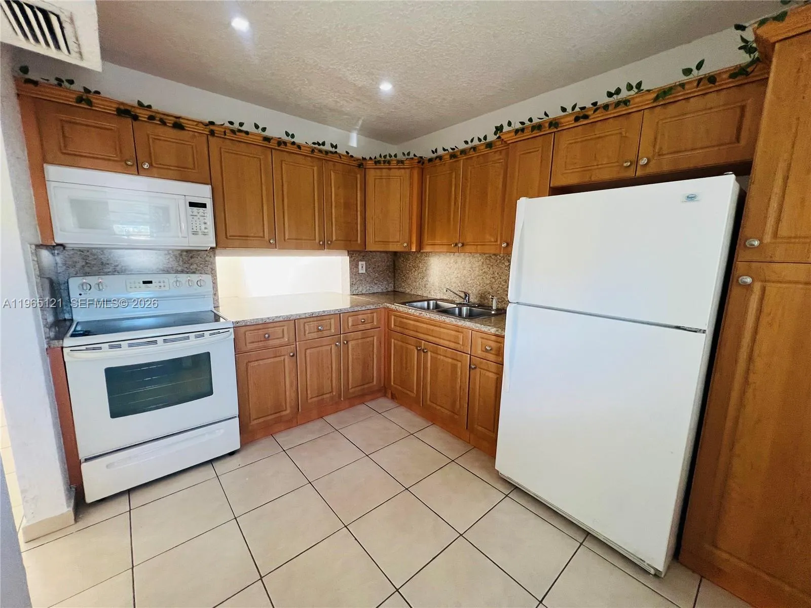 Miami, Florida 33179, 1 Bedroom Bedrooms, ,1 BathroomBathrooms,Residential Lease,For Rent,A11965121