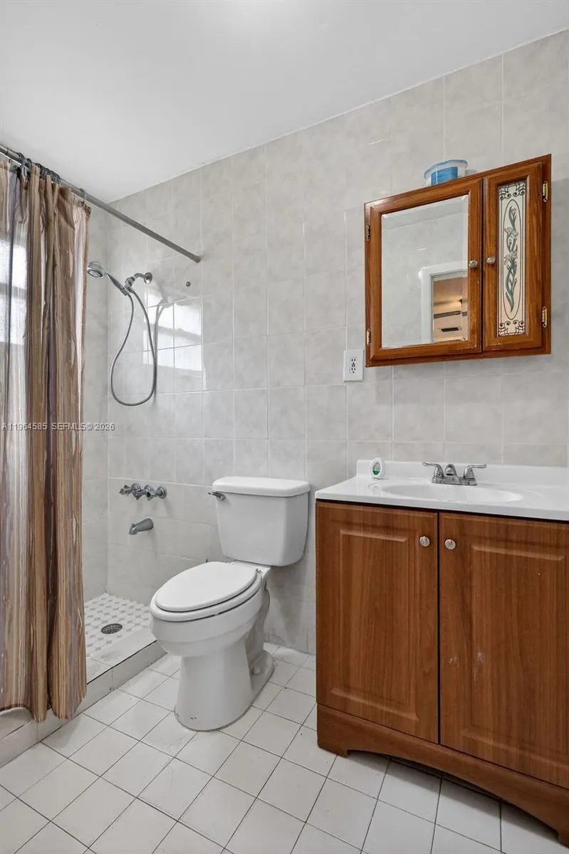 1010 W 33rd Pl, Hialeah, Florida 33012, Hialeah, Florida 33012, 4 Bedrooms Bedrooms, ,2 BathroomsBathrooms,Residential,For Sale,1010 W 33rd Pl, Hialeah, Florida 33012,A11964585