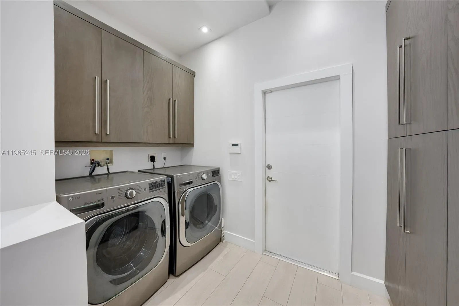 1366 W Harbor Vw W, Hollywood, Florida 33019, Hollywood, Florida 33019, 3 Bedrooms Bedrooms, ,3 BathroomsBathrooms,Residential,For Sale,1366 W Harbor Vw W, Hollywood, Florida 33019,A11965245